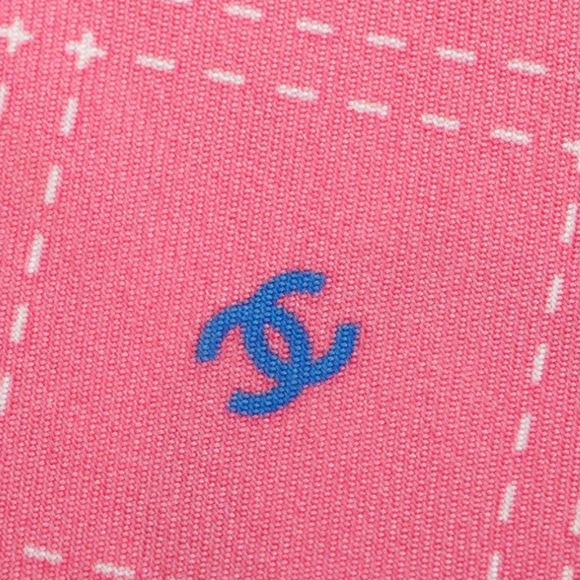 Authentic CHANEL Pink CC Printed Silk Twill Slim Bandeau 2023 Limited Edition - Picture 4 of 13